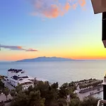 Helia Seaside