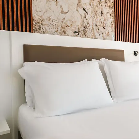 فندق Helia Seaside 4*