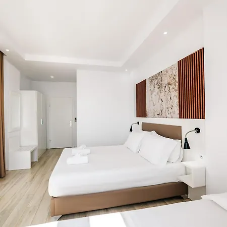 Helia Seaside فندق ساراندا
