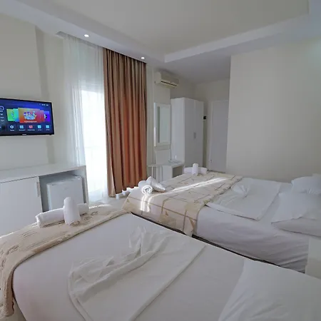 Helia Seaside מלון 3*