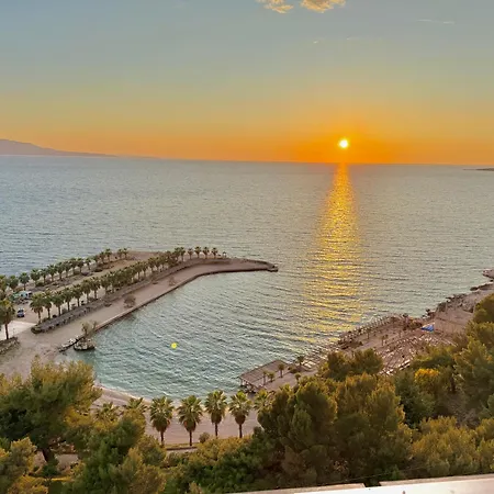 Helia Seaside