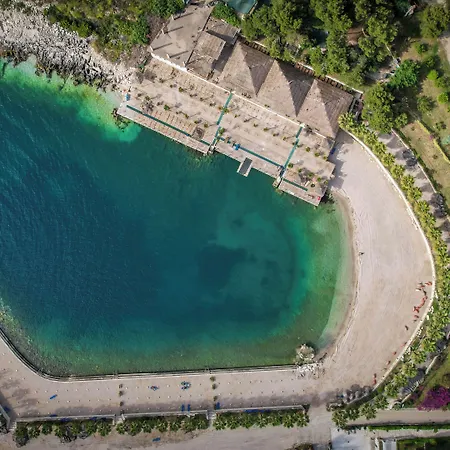 Helia Seaside Szálloda 4*